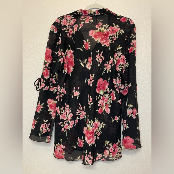 Vintage Floral Women's Wide Bell Sleeves Blouse in Black and Pink Size M - Picture 6 of 9